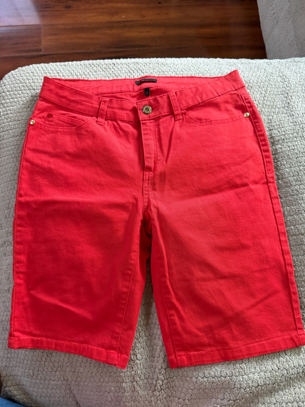 Sofia women’s shorts - size 6